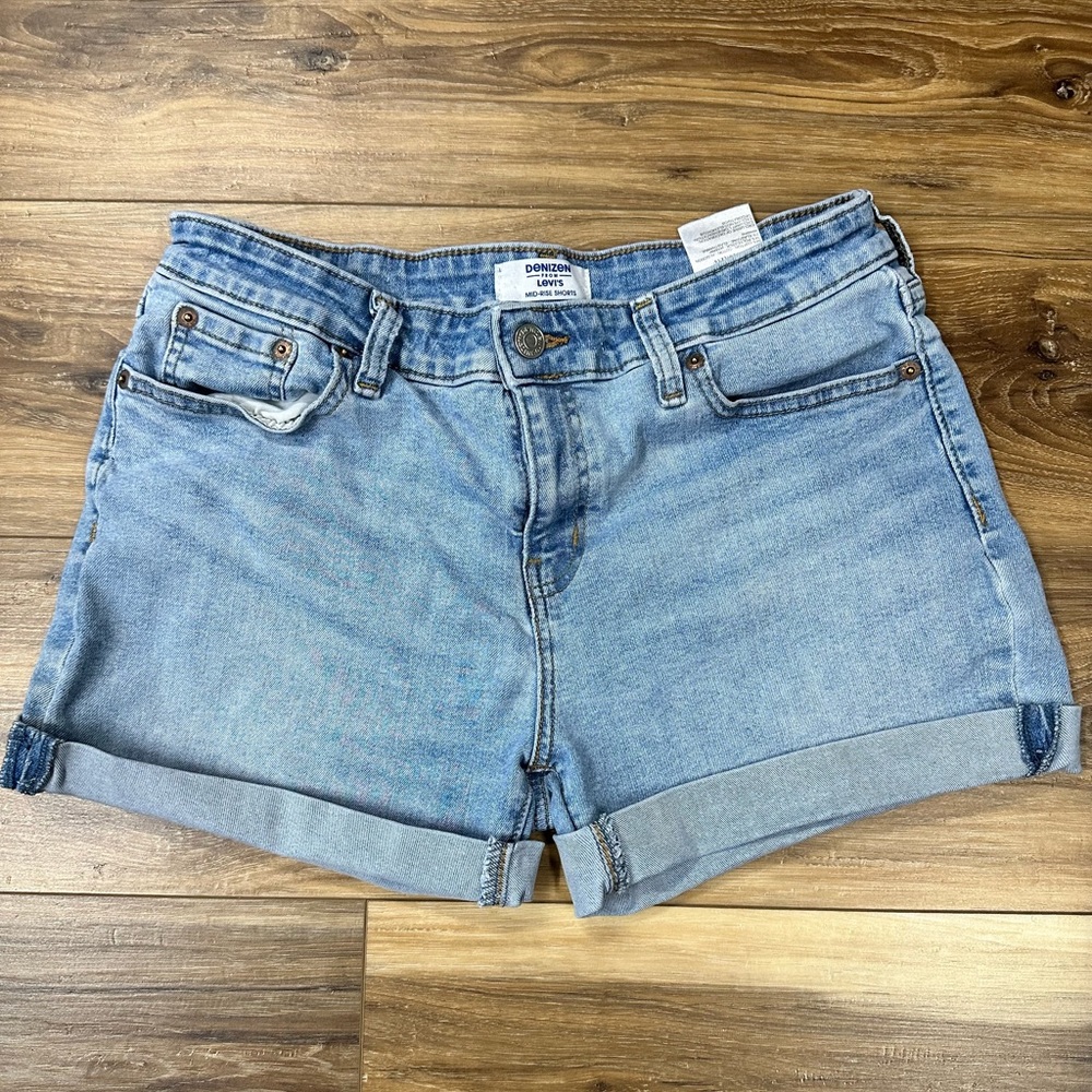 Ladies Denizen from Levi’s jean shorts size 8